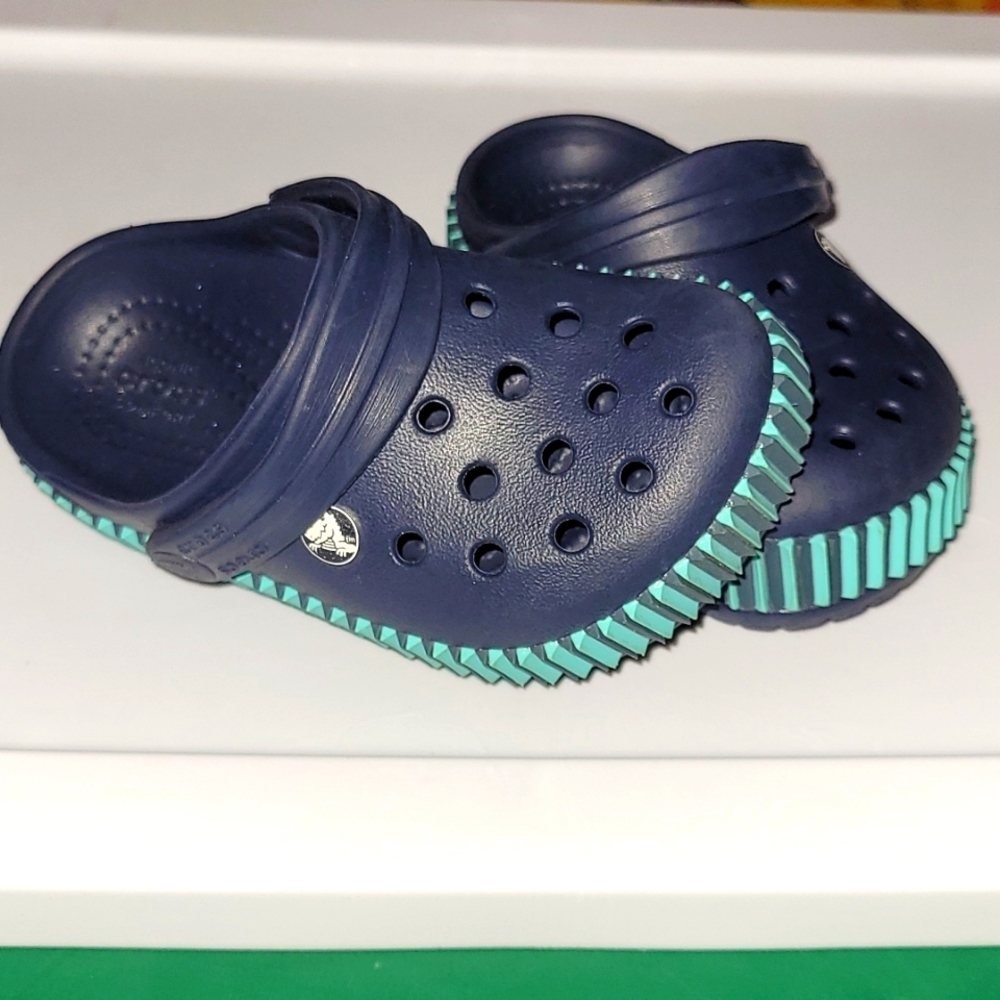 Crocs size 7 toddler